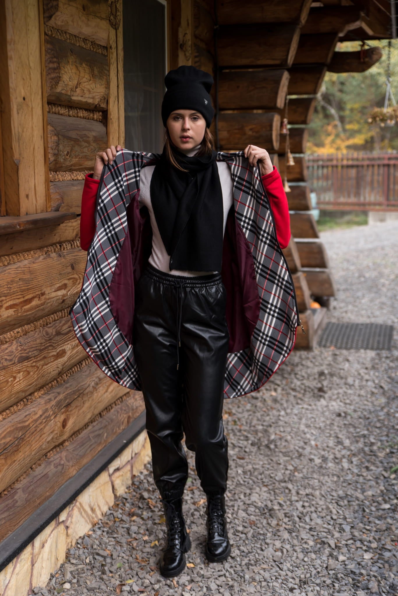 BLUZA -PŁASZCZ CZERWONA W ŚRODKU Z KRATĄ