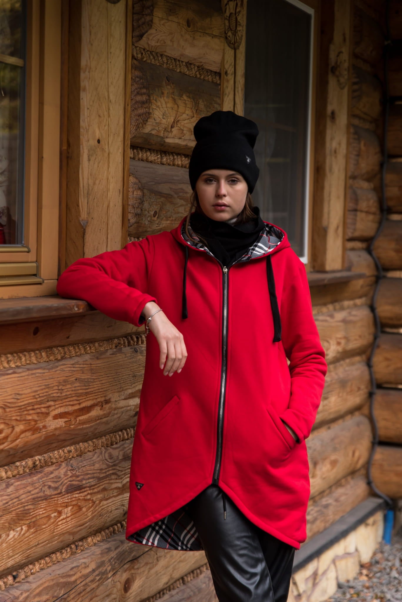 BLUZA -PŁASZCZ CZERWONA W ŚRODKU Z KRATĄ