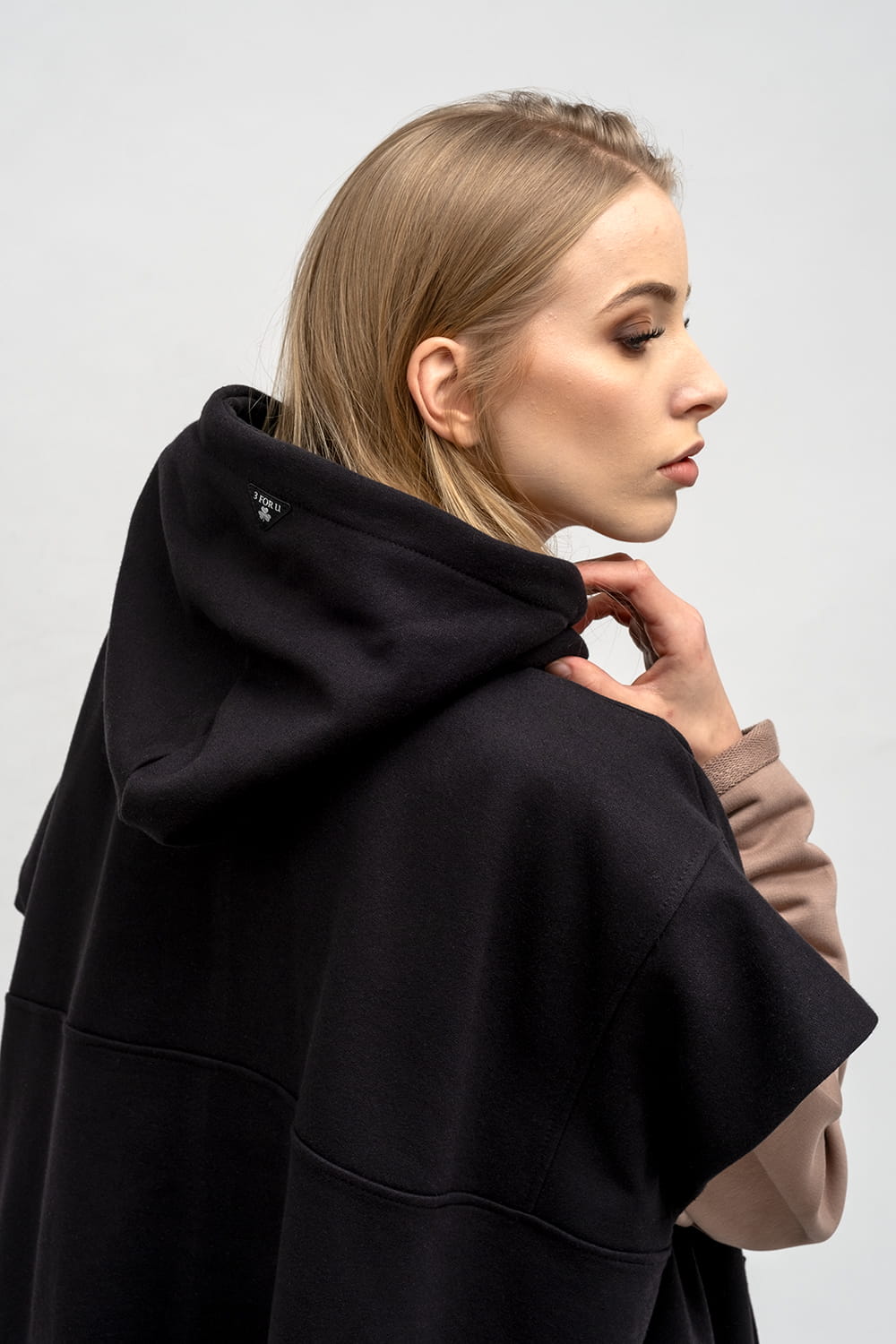 PONCHO CZARNE