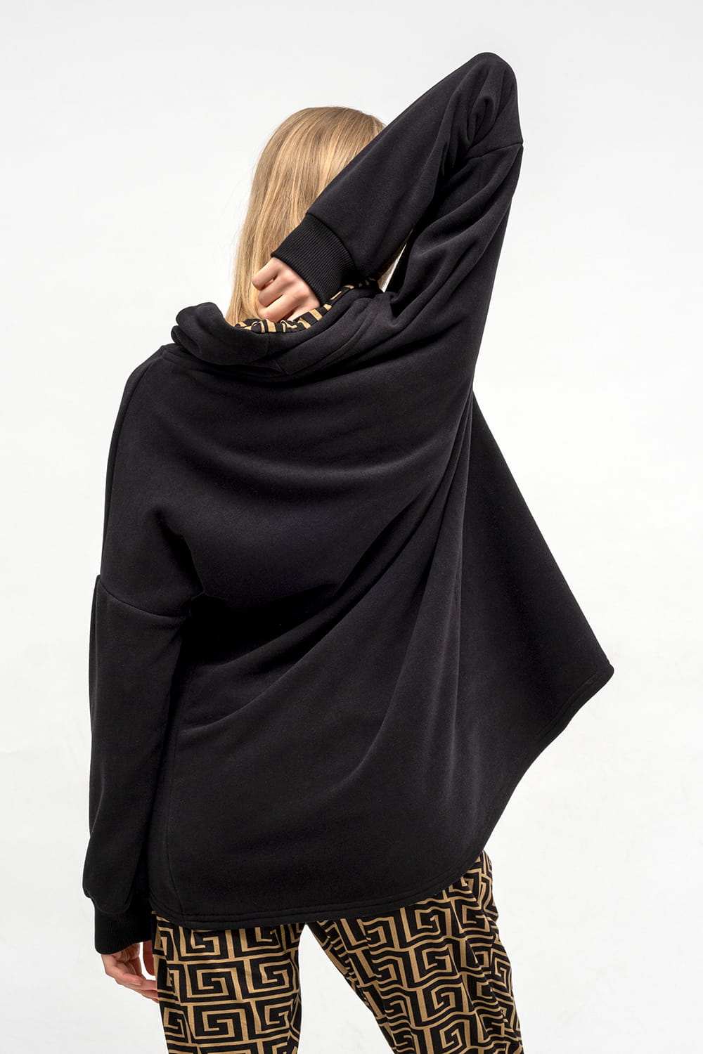 BLUZA ASYMETRYCZNA ,,RAVEL'' CZARNA+WZÓR GRECKI