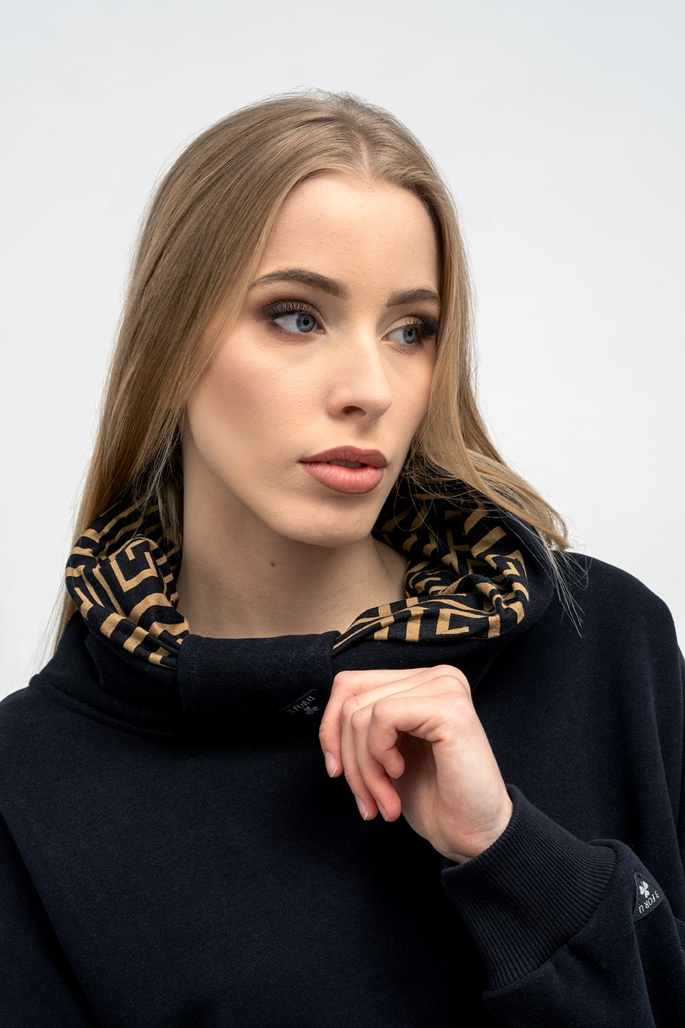 BLUZA ASYMETRYCZNA ,,RAVEL'' CZARNA+WZÓR GRECKI