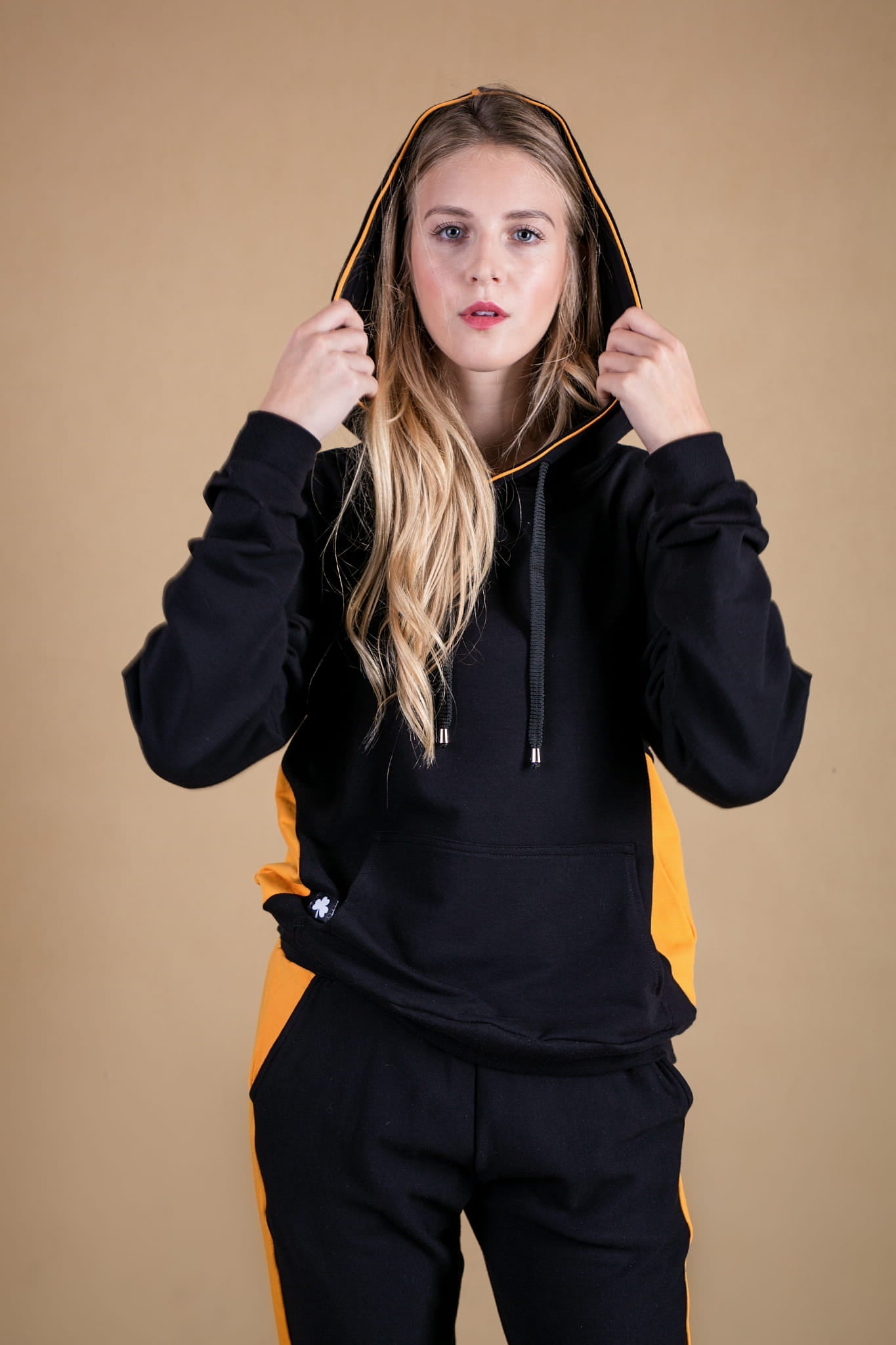 DRES DAMSKI CZARNY Z WSTAWKĄ ŻÓŁTA ELEGANT SPORT