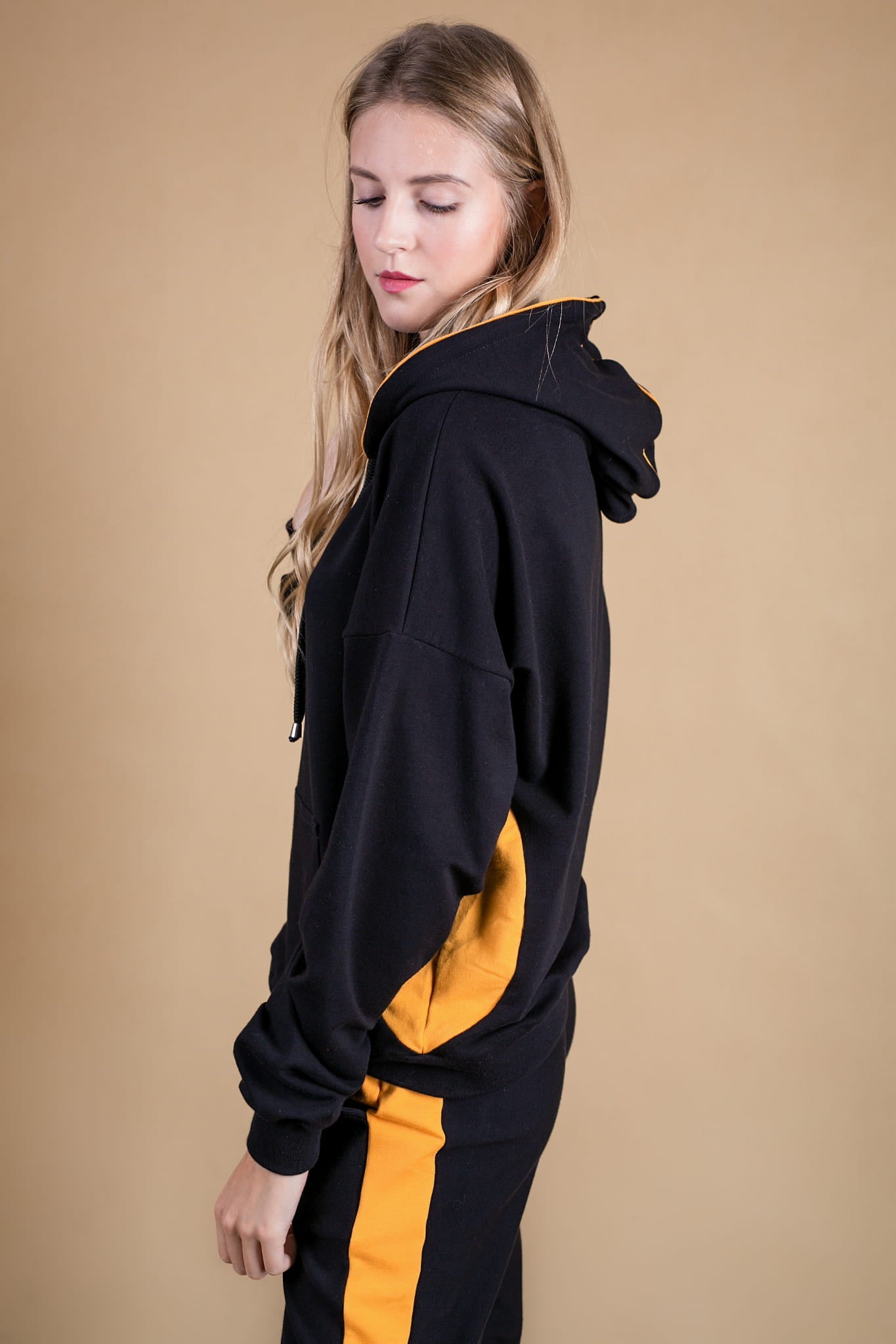 DRES DAMSKI CZARNY Z WSTAWKĄ ŻÓŁTA ELEGANT SPORT