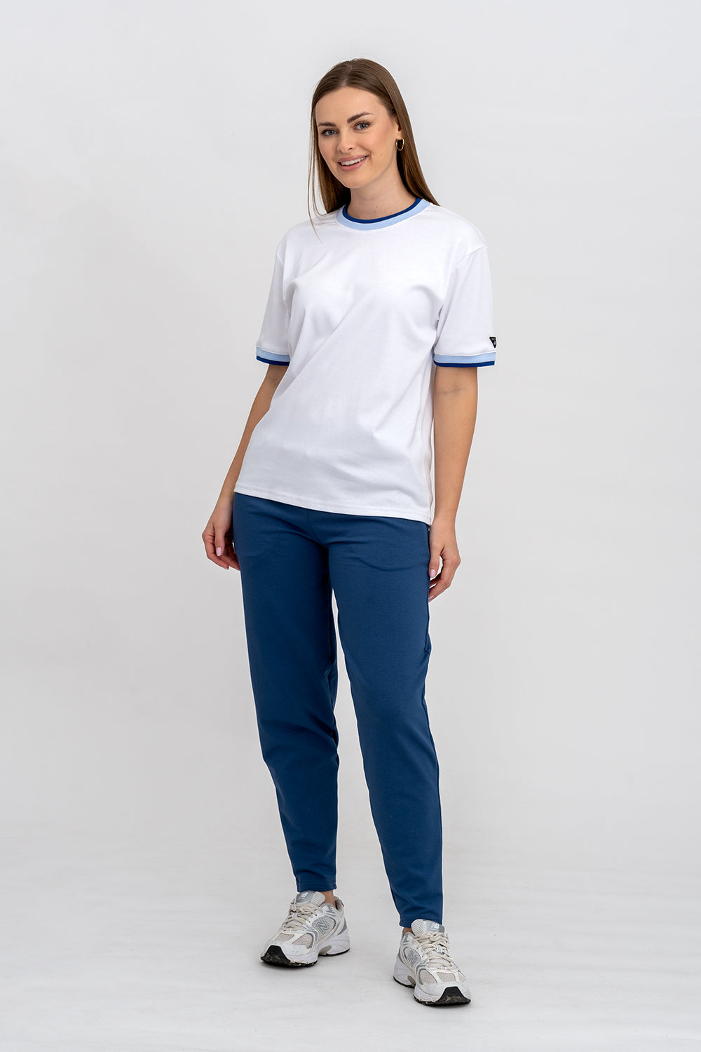 T-SHIRT DAMSKI BASIC BIAŁY/ ŚCIĄGACZ(NIEBIESKO/GRANAT)
