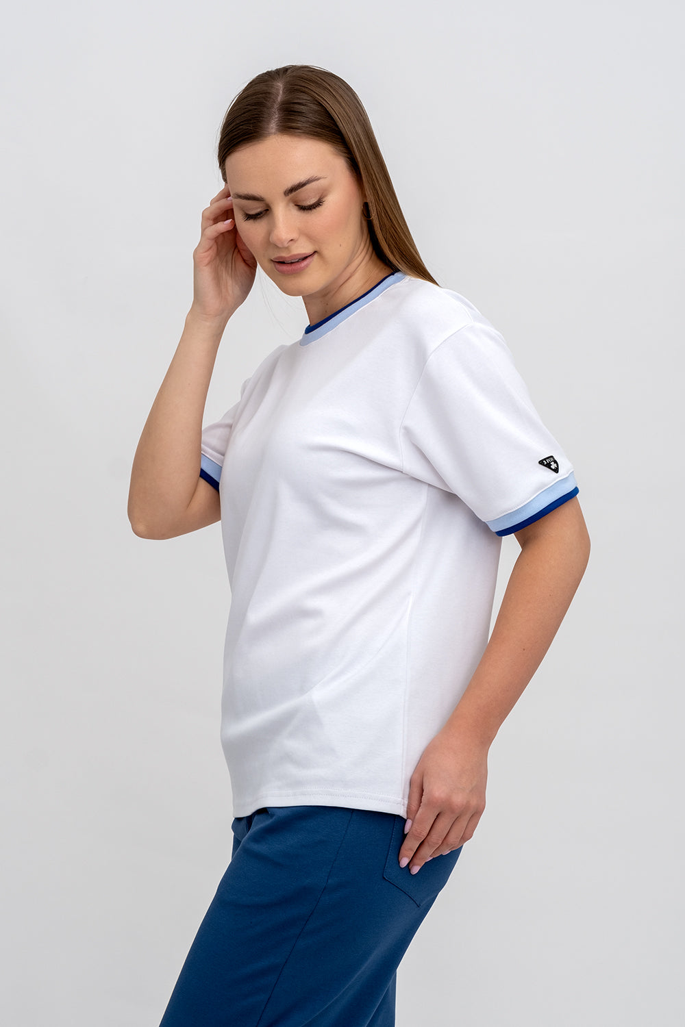T-SHIRT DAMSKI BASIC BIAŁY/ ŚCIĄGACZ(NIEBIESKO/GRANAT)