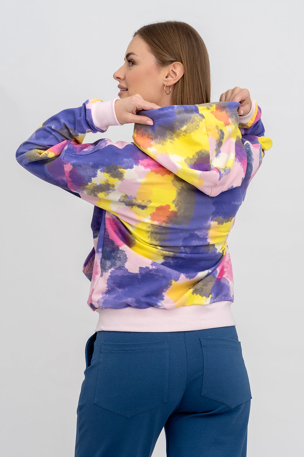 BLUZA Z KAPTUREM ,,PEŁNA BARW"