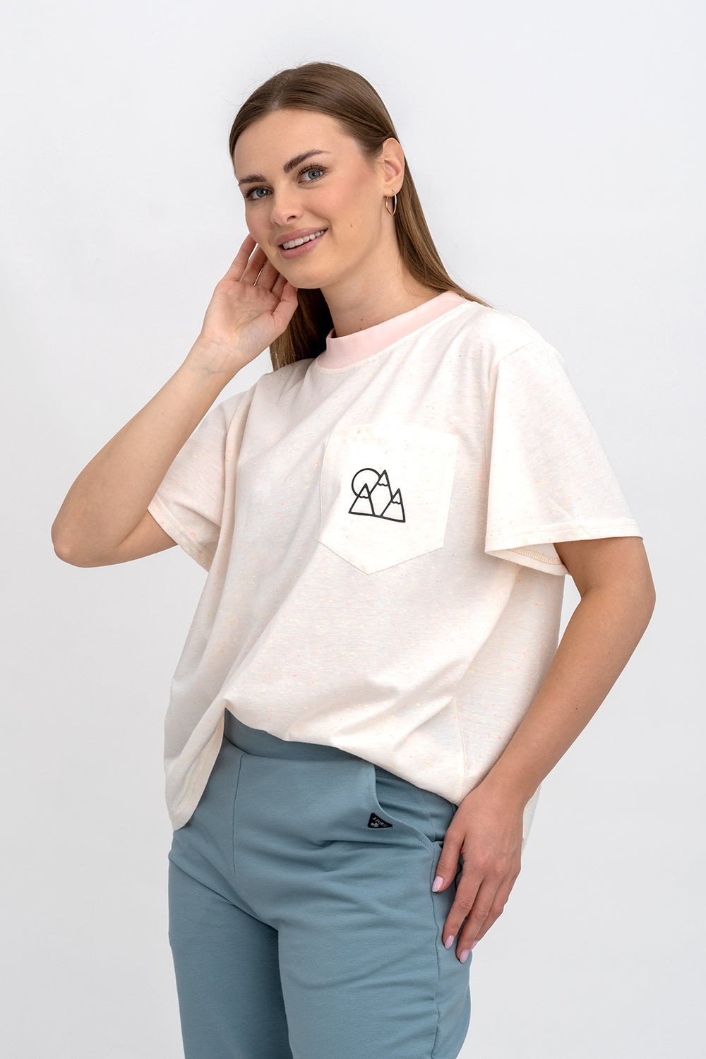 T-SHIRT DAMSKI Z KIESZONKA I NADRUKIEM WANILIA