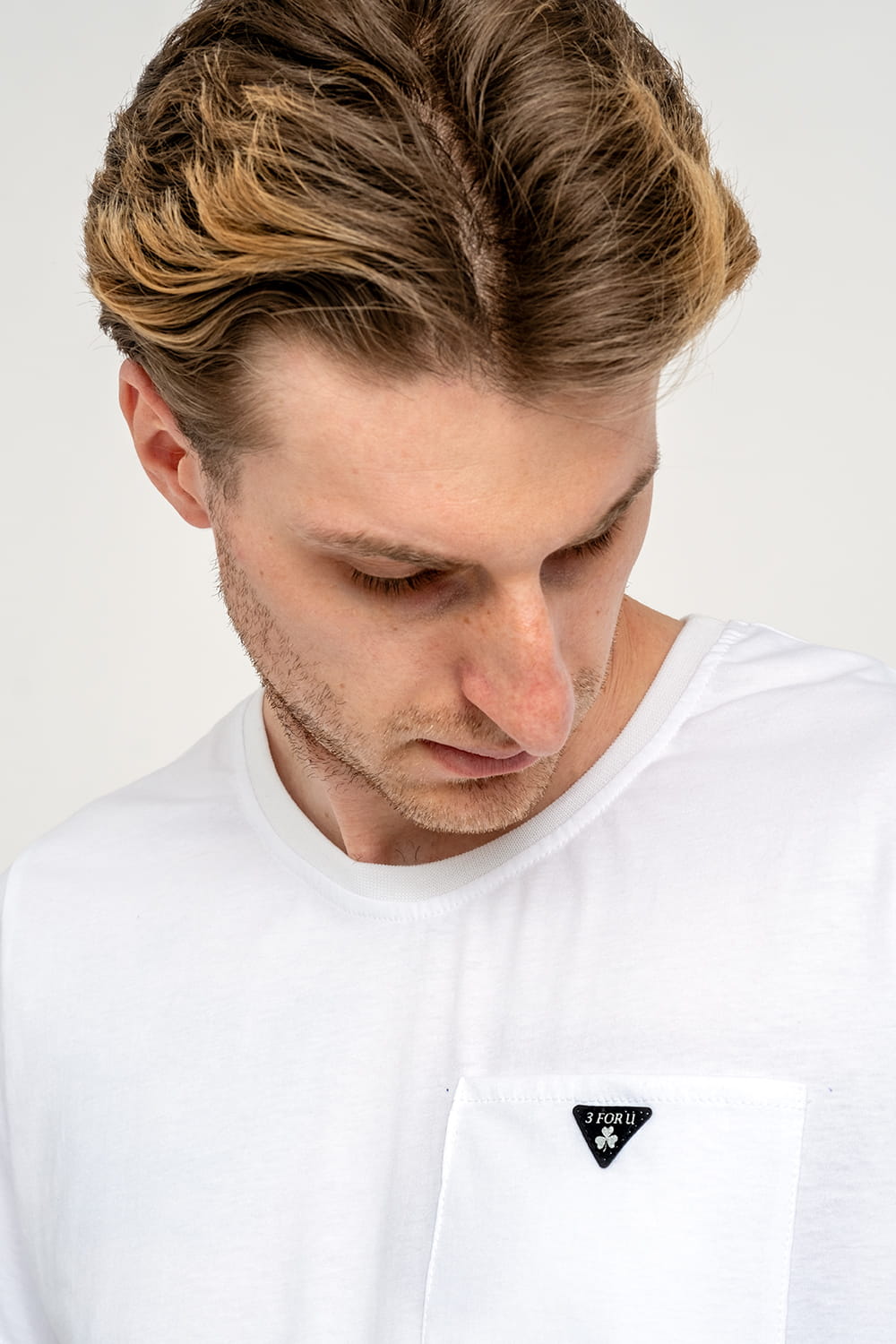 T SHIRT MĘSKI GŁADKI Z KIESZONKĄ "WILLIAM" BIAŁY