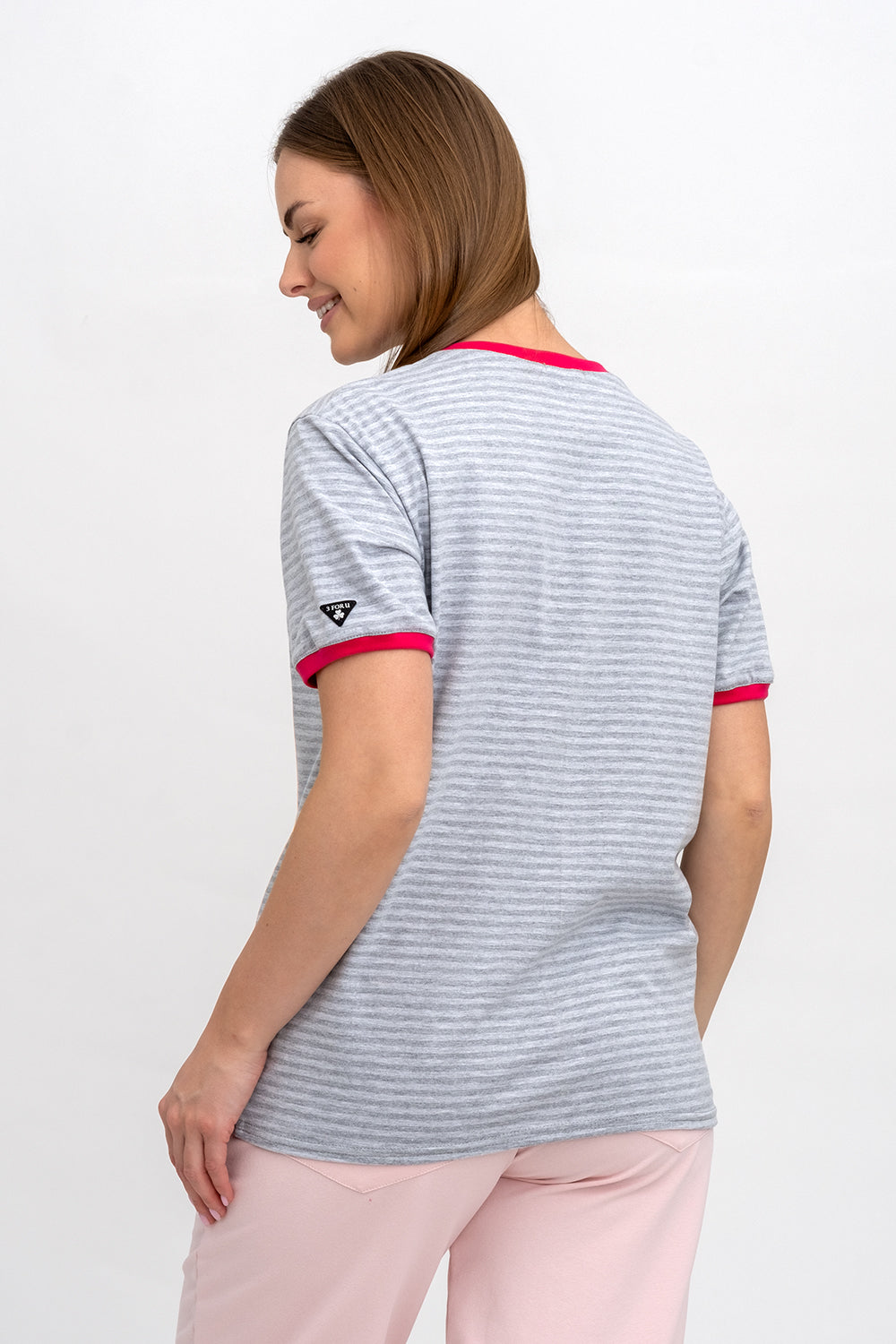 T-SHIRT DAMSKI W SZARE PASKI Z NADRUKIEM