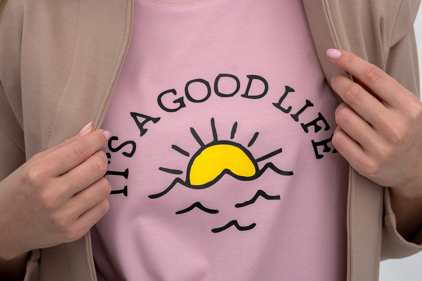 T-SHIRT DAMSKI Z NADRUKIEM ,, IT`S A GOOD LIFE" RÓŻ