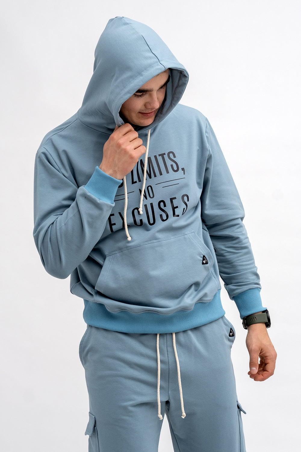 BLUZA Z KAPTUREM MĘSKA „No Limits No Excuses” NIEBIESKI