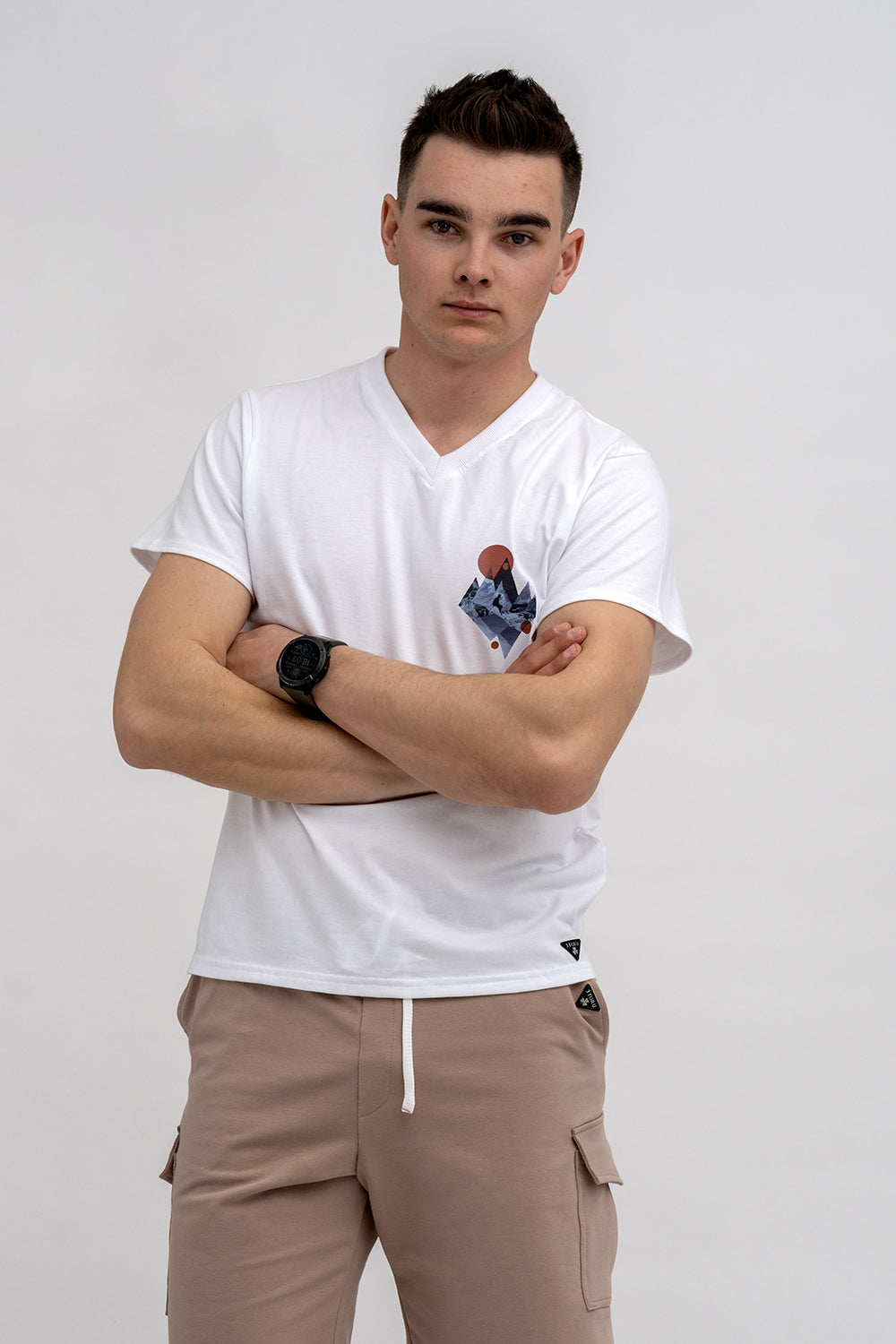 T SHIRT MĘSKI BIAŁY DO V Z NADRUKIEM