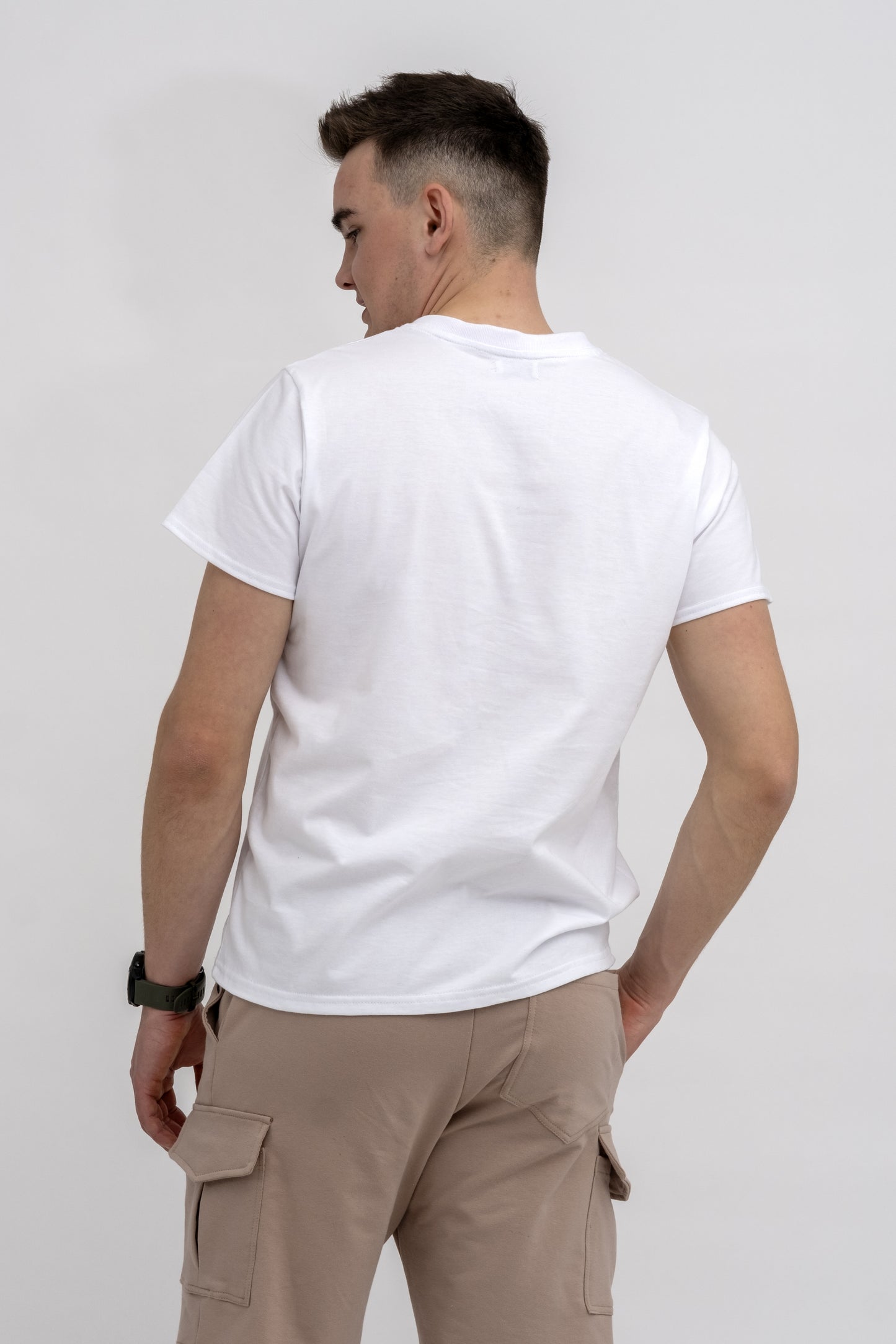 T SHIRT MĘSKI BIAŁY DO V Z NADRUKIEM