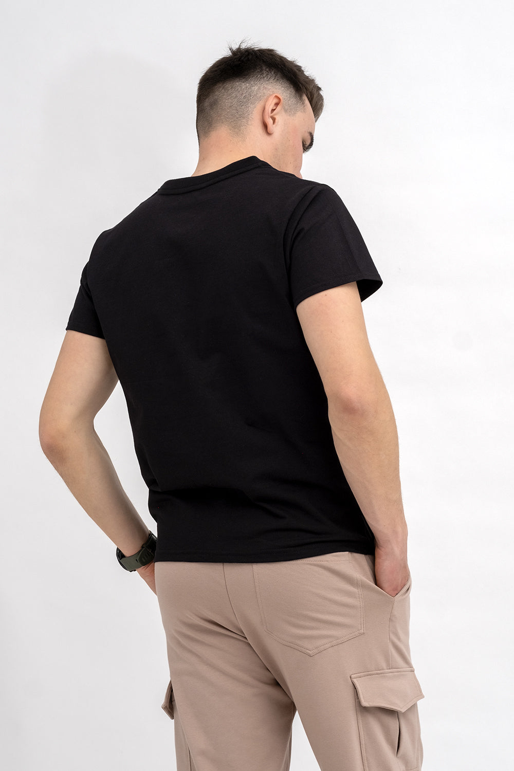 T SHIRT MĘSKI CZARNY DO V Z NADRUKIEM