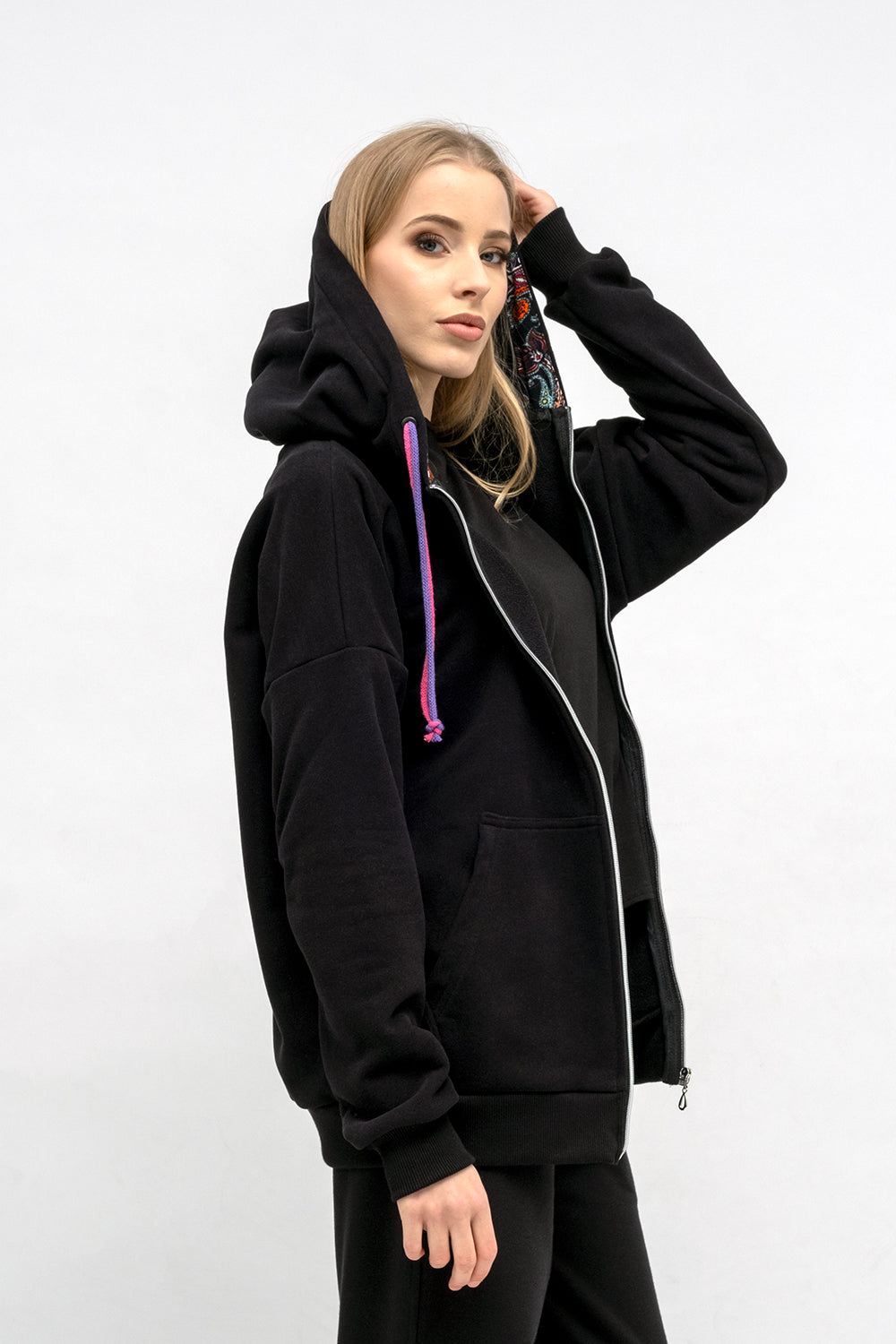 BLUZA NA ZAMEK "CINDI" CZARNA