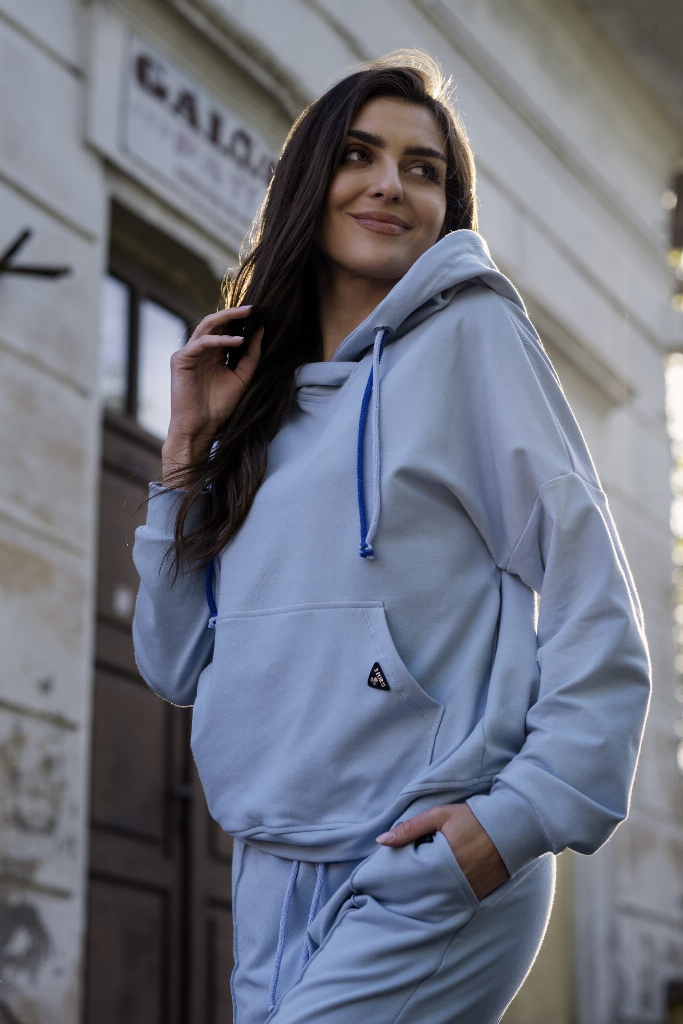 BLUZA Z KAPTUREM DAMSKA "EMI" NIEBIESKA