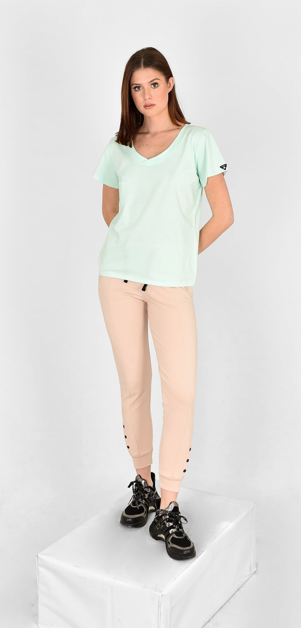 T SHIRT MIĘTOWY V NECK