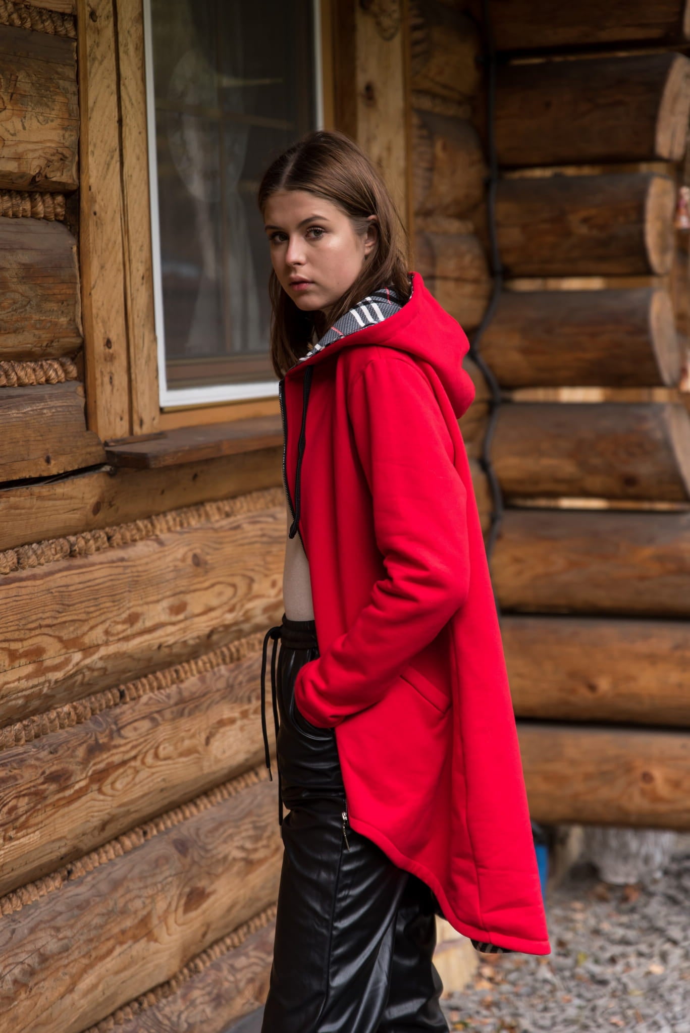 BLUZA -PŁASZCZ CZERWONA W ŚRODKU Z KRATĄ