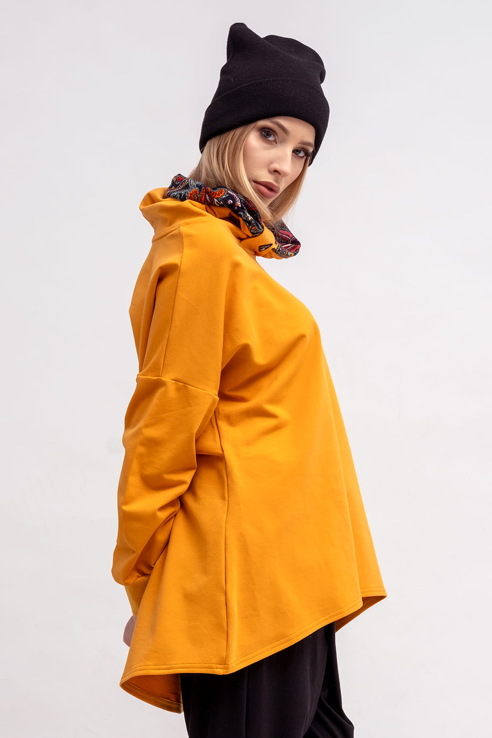 BLUZA ASYMETRYCZNA ,,RAVEL''  MUSZTARDOWA