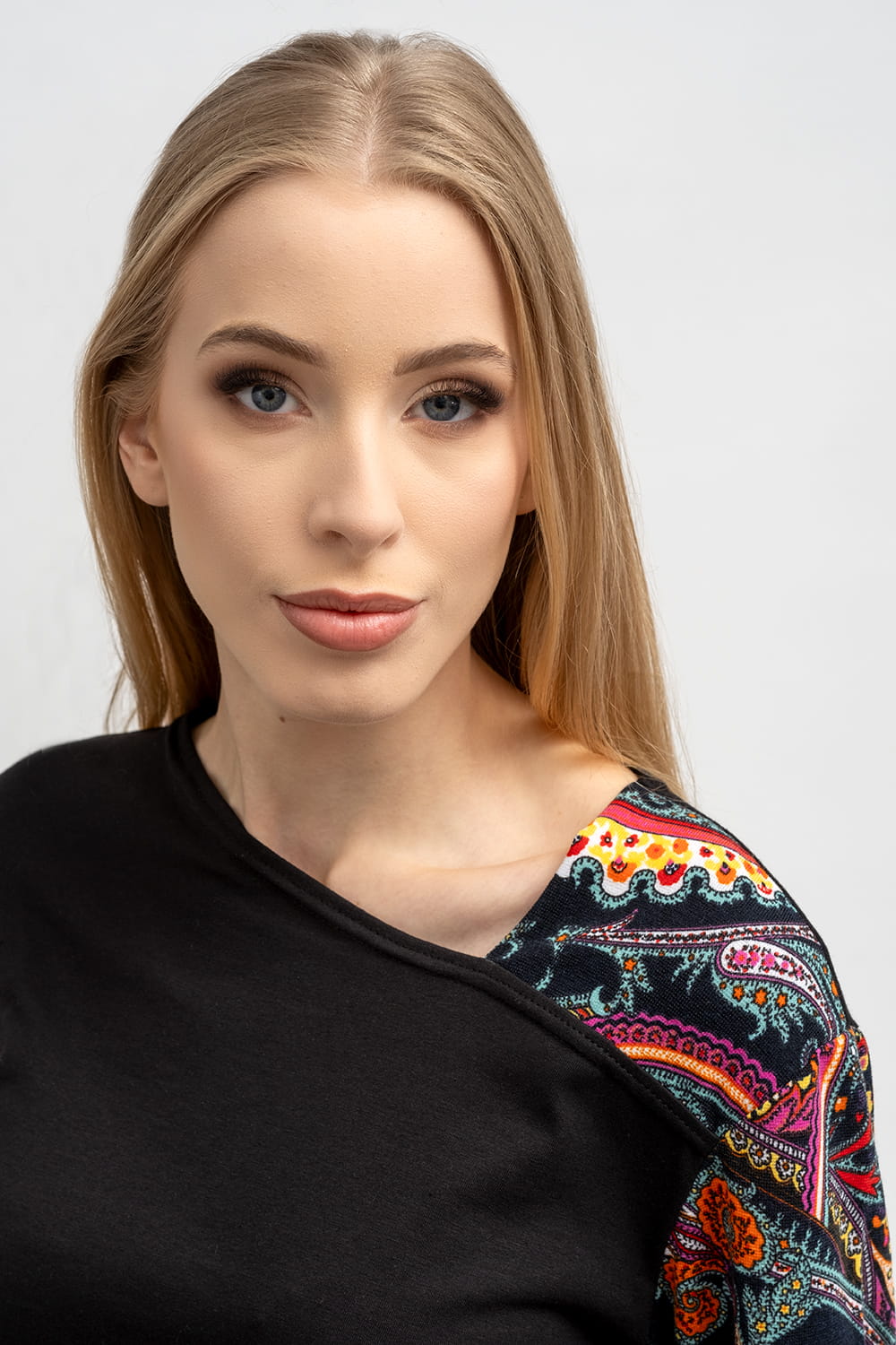 BLUZKA LILV CZARNA+ KOLOROWY WZÓR