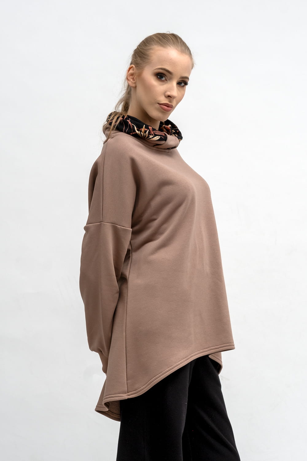 BLUZA ASYMETRYCZNA ,,RAVEL''  BEŻ+WZÓR liście