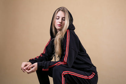 DRES DAMSKI CZARNY Z LAMPASAMI SZYK