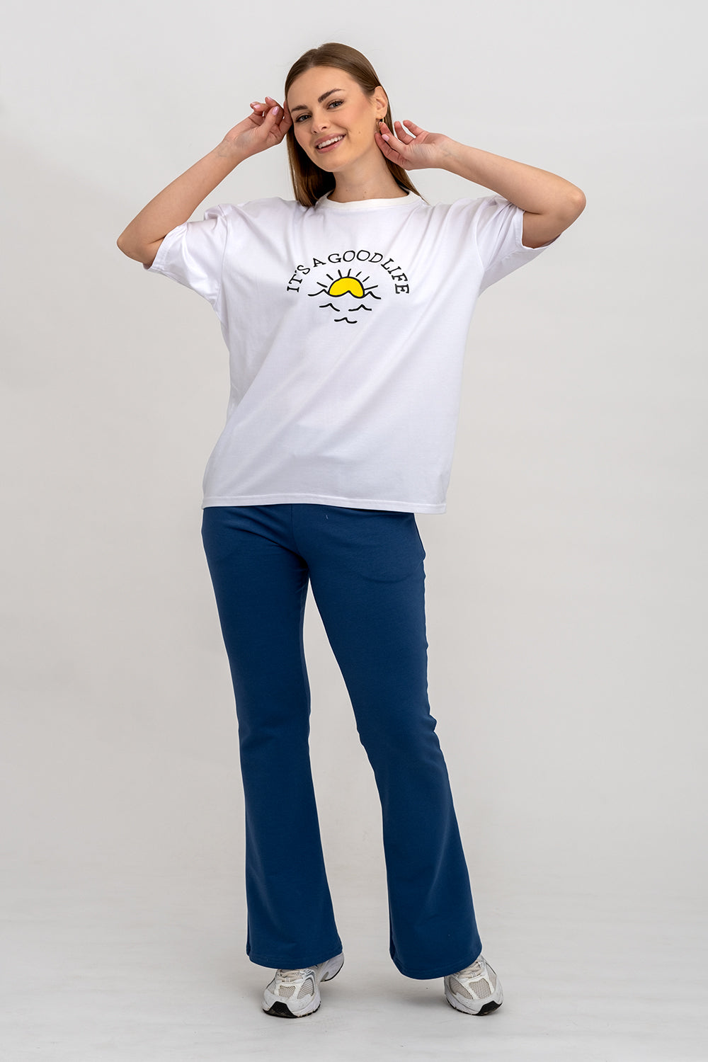 T-SHIRT DAMSKI Z NADRUKIEM  ,, IT`S A GOOD LIFE" BIAŁA