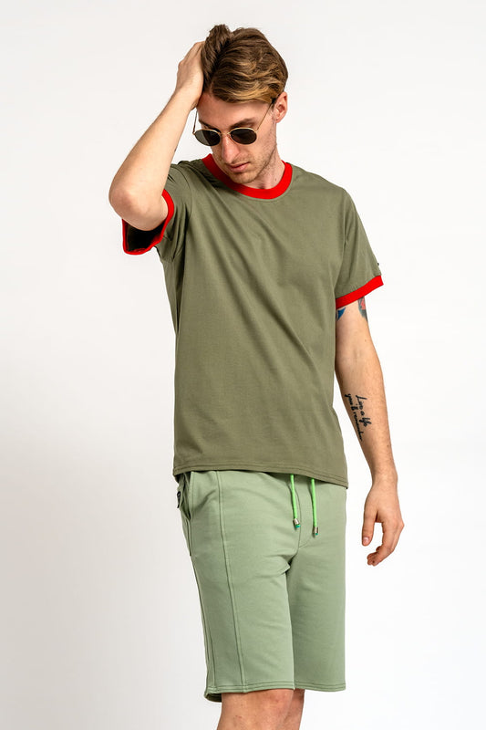 T-SHIRT MĘSKI GŁADKI Z CZERWONYM ŚCIĄGACZEM "BENJAMIN" ZIELONY