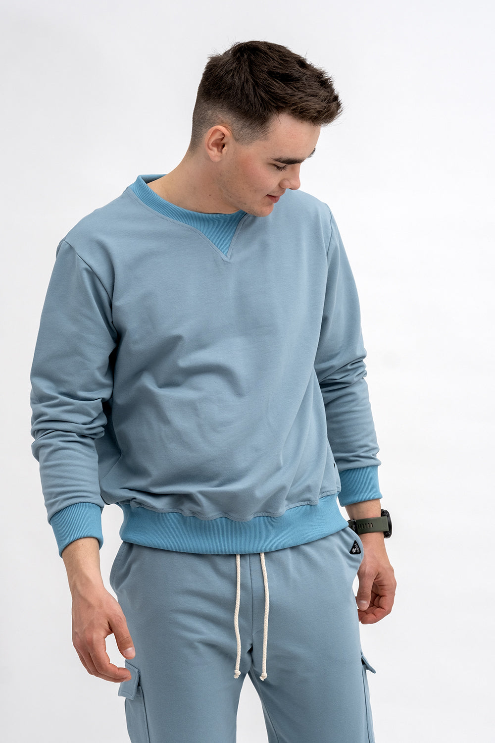 BLUZA  MĘSKA BASIC DO V  NIEBIESKA