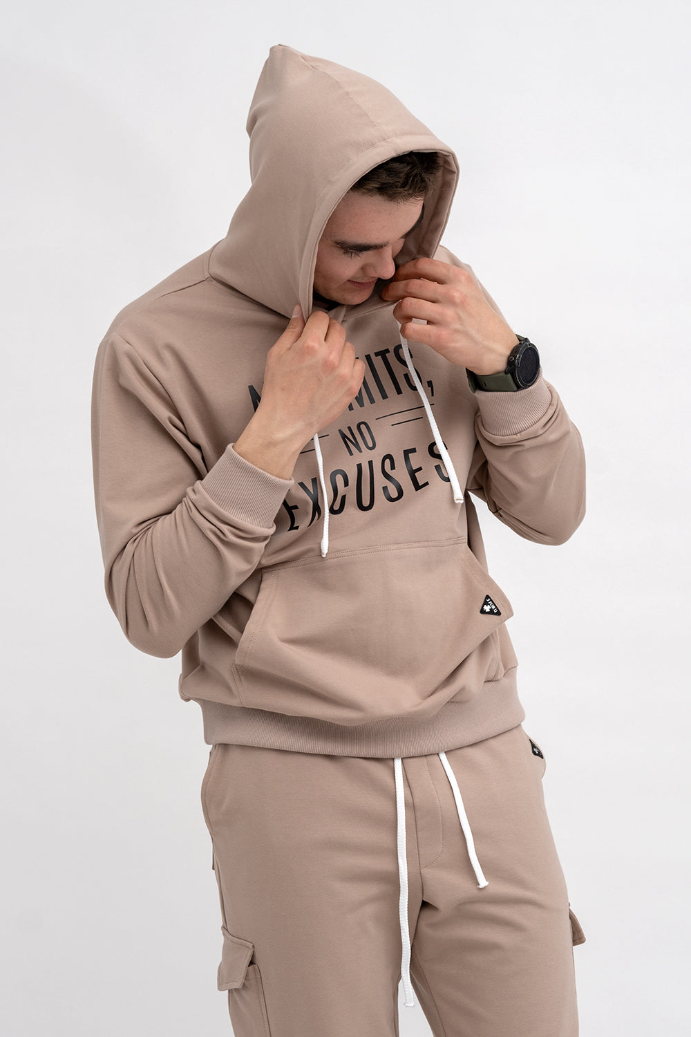 BLUZA Z KAPTUREM MĘSKA „No Limits No Excuses” CAPUCINO