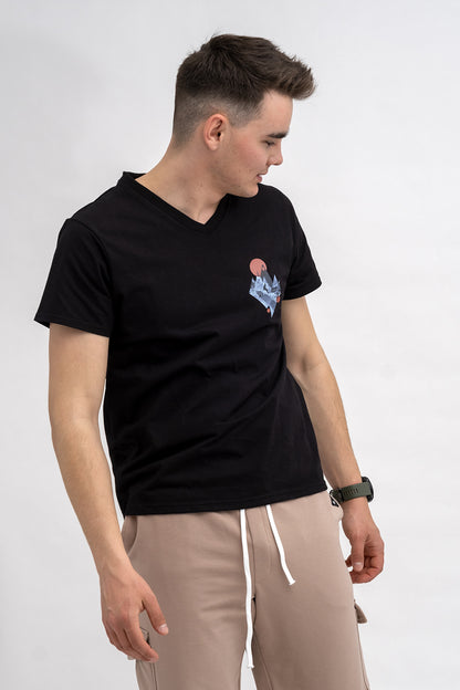 T SHIRT MĘSKI CZARNY DO V  Z NADRUKIEM