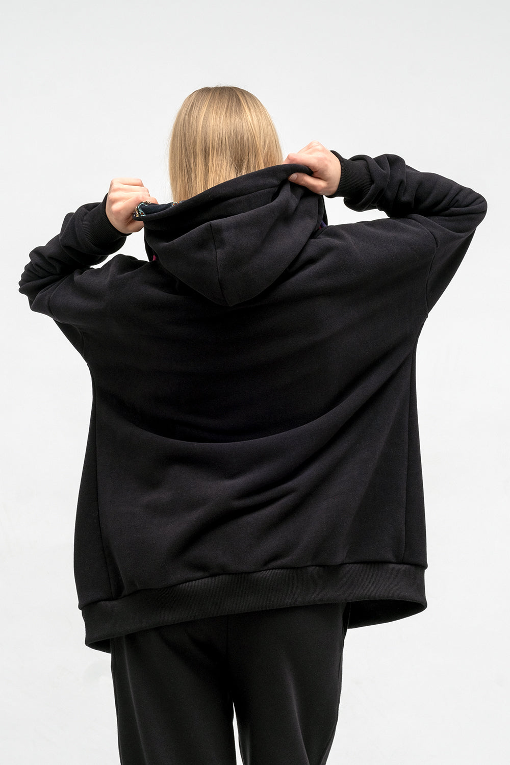BLUZA NA ZAMEK "CINDI" CZARNA