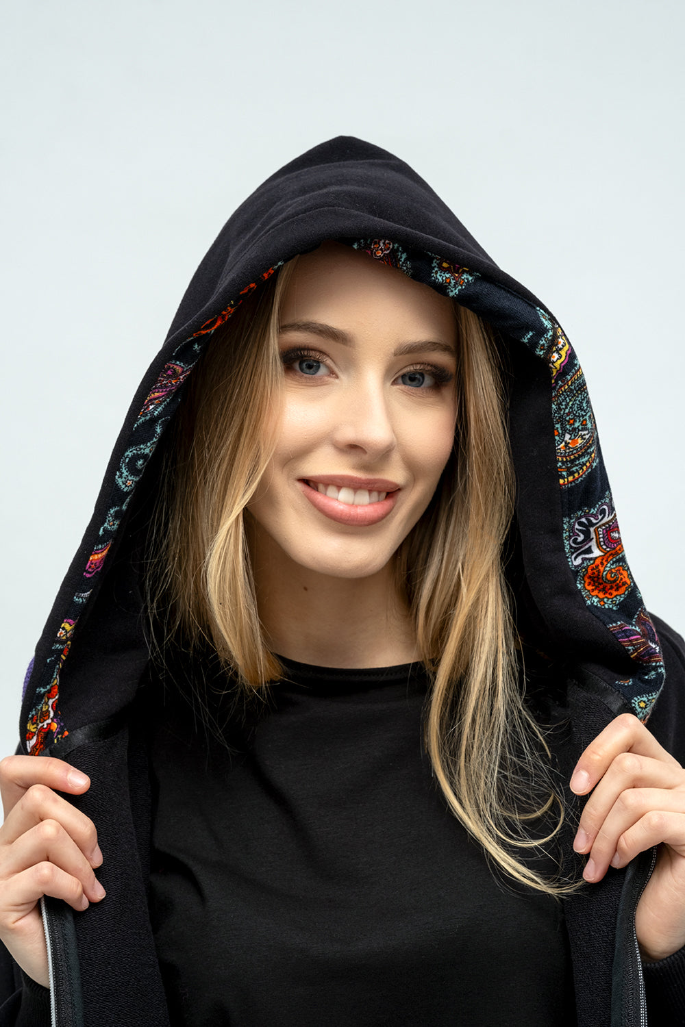 BLUZA NA ZAMEK ,,CINDI" CZARNA