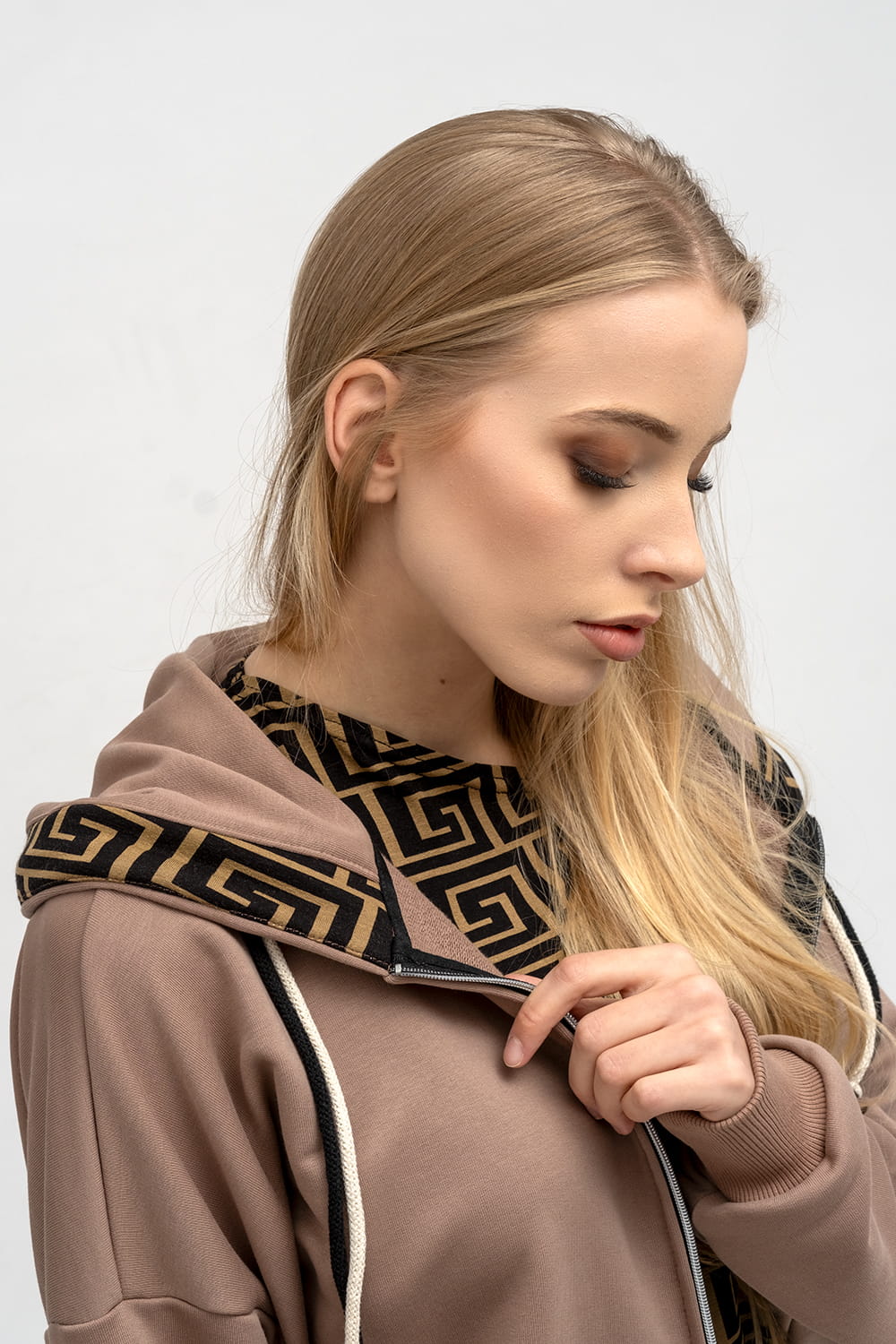 BLUZA NA ZAMEK "CINDI" BEŻOWA