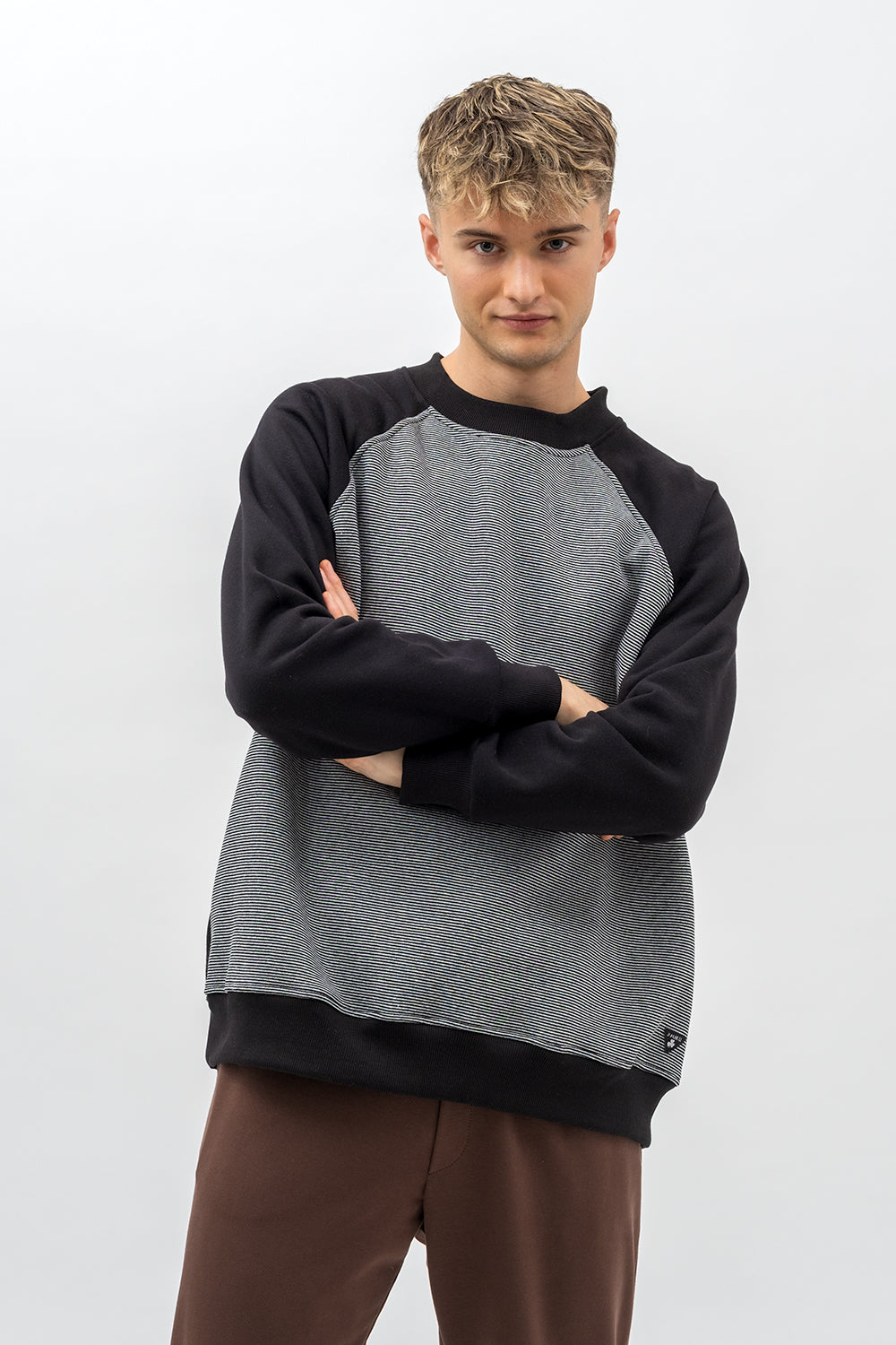 BLUZA  MĘSKA RAGLAN  BASIC ,VOLKAN" CZARNY/PASKI